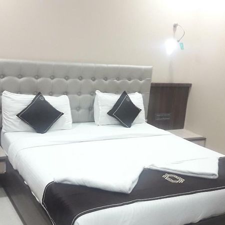 Shine Hospitality Hotel Mumbai Exterior photo