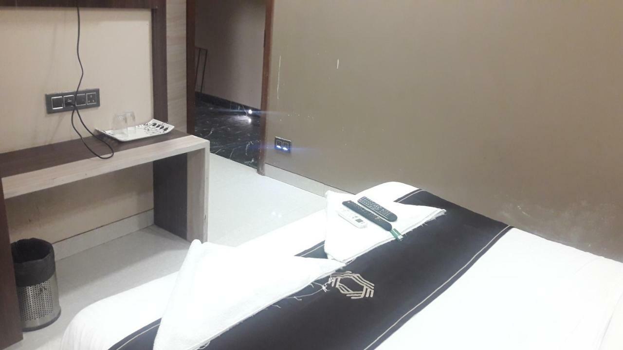 Shine Hospitality Hotel Mumbai Exterior photo