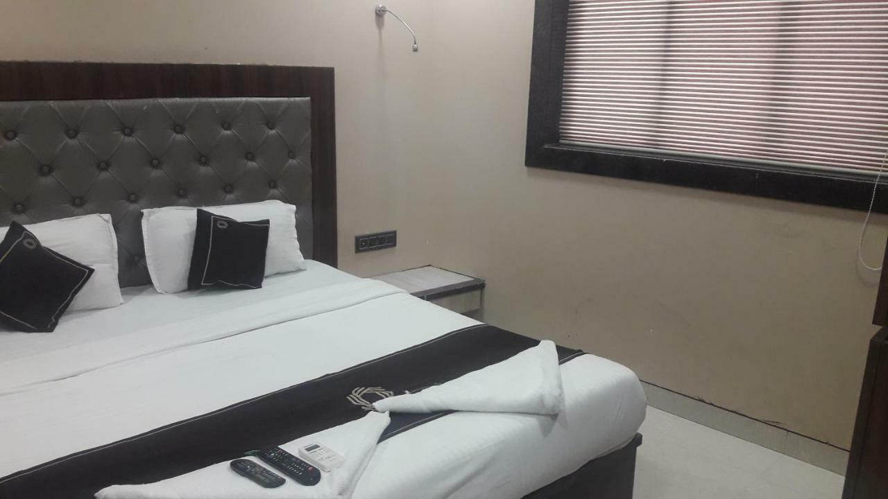 Shine Hospitality Hotel Mumbai Exterior photo