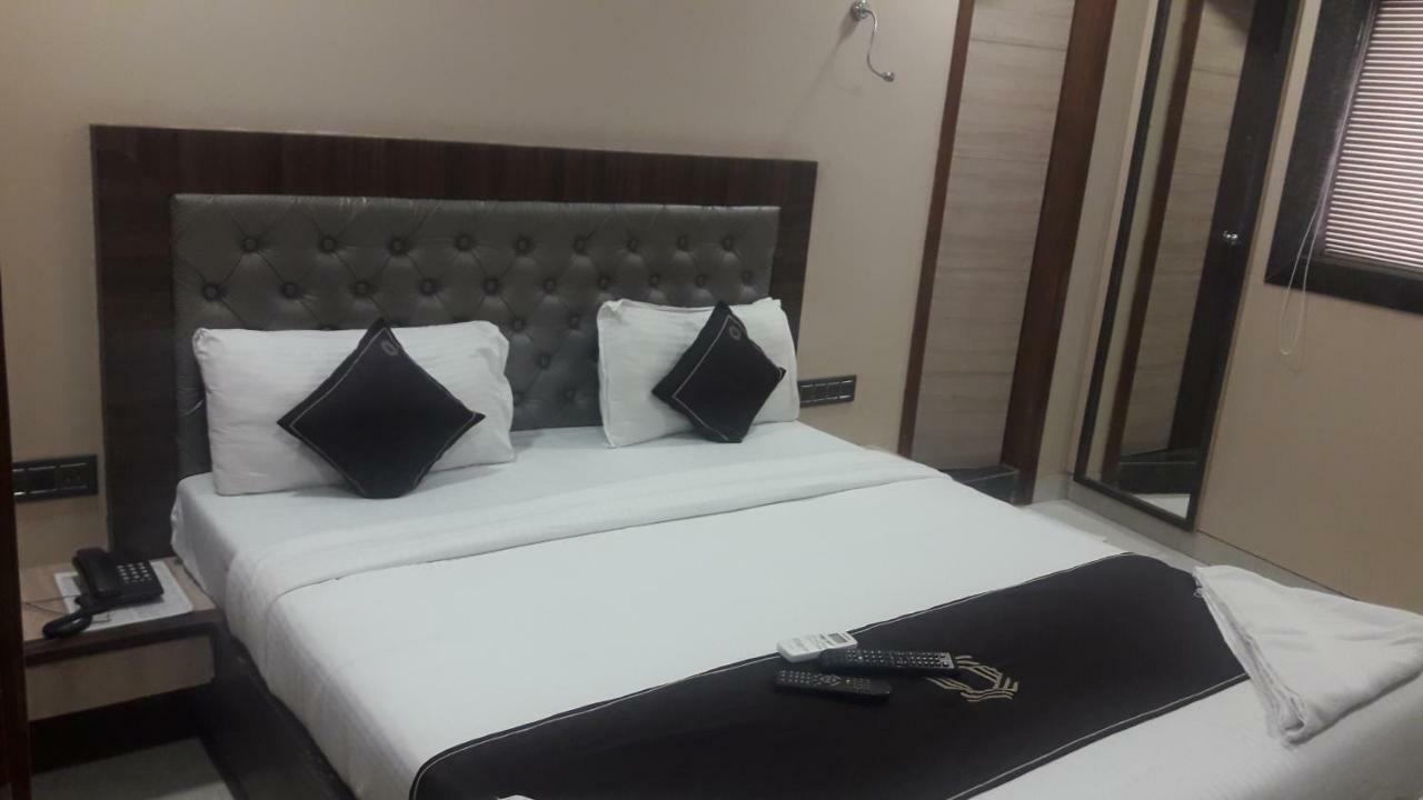 Shine Hospitality Hotel Mumbai Exterior photo