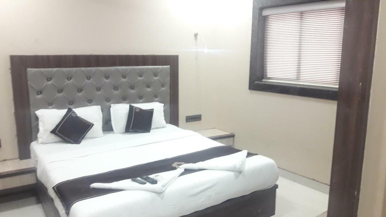 Shine Hospitality Hotel Mumbai Exterior photo