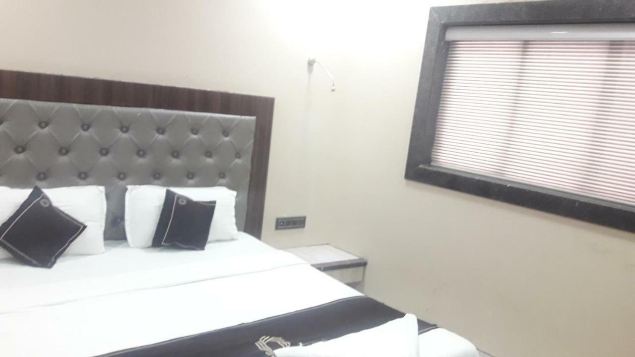 Shine Hospitality Hotel Mumbai Exterior photo